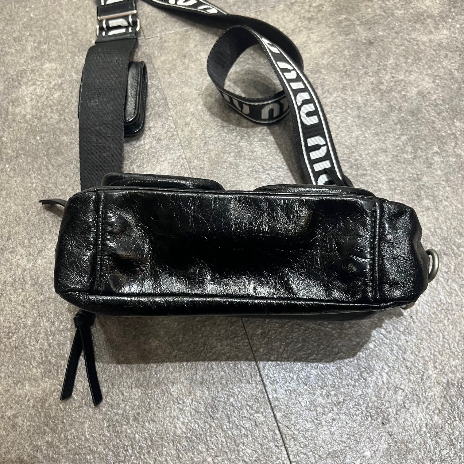 MIU MIU ボディバッグ miu miu 黒ボディーバック