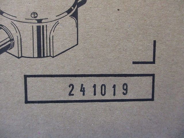 ねじなし丸型露出ボックス 3方出