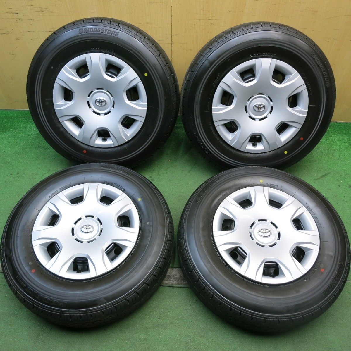 22年 キレイ トヨタ 200系 ハイエース 純正 スチール 195 80R15 107 105N ブリヂストン エコピア RD613 15インチ PCD139.7 6H 5090407HAノ