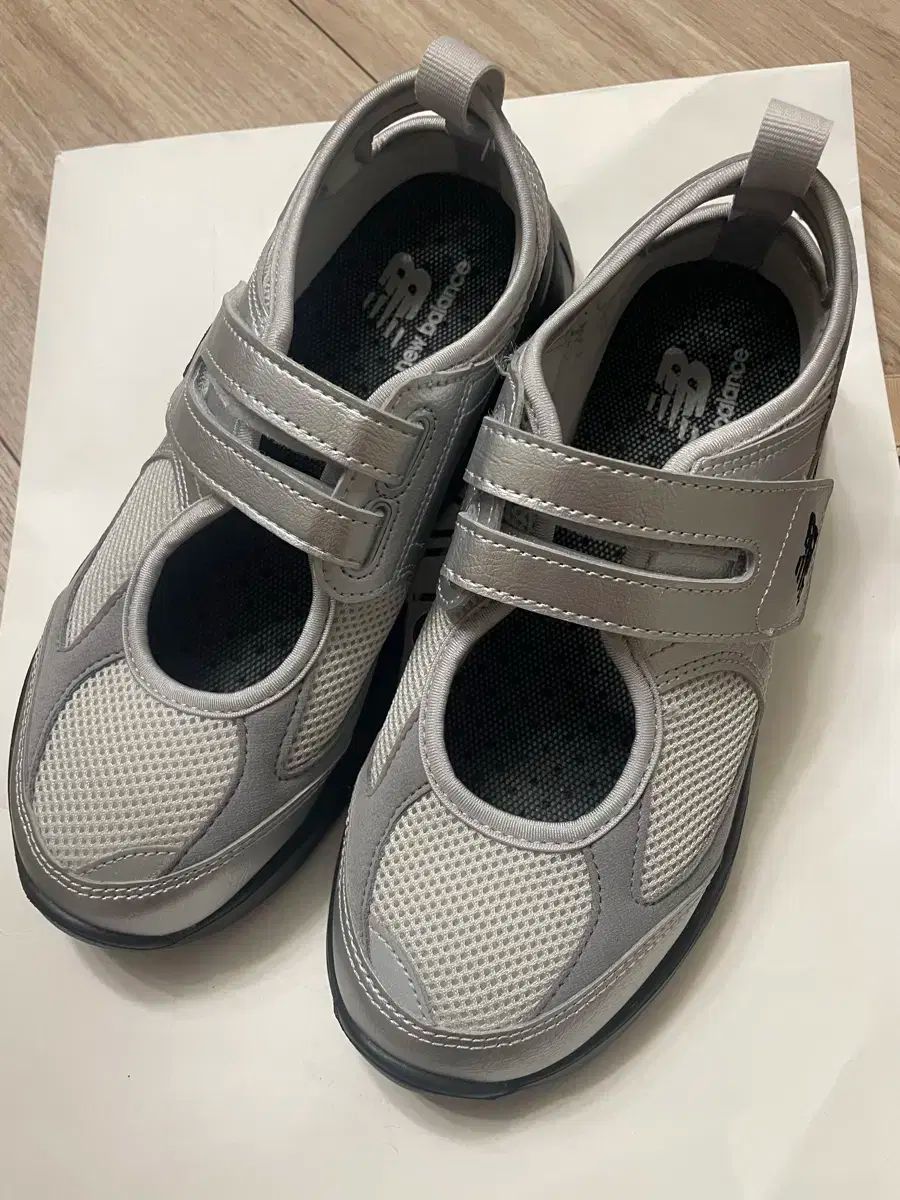 New Balance ニューバランス ブリーズ MARY JANE メリージェーン 240