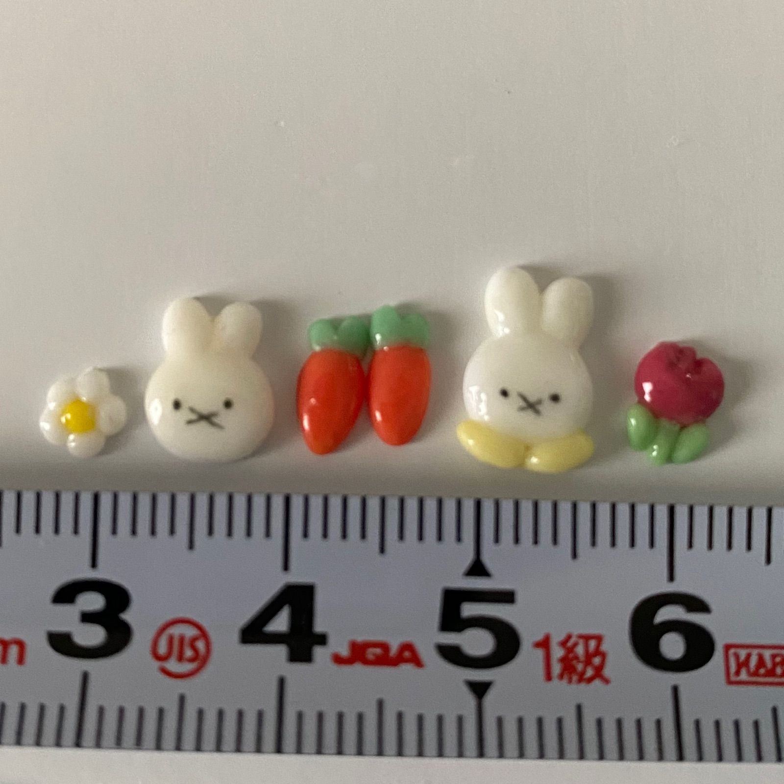 メルカリshops 3dネイルパーツ キャラクター ミッフィー にんじん チューリップ