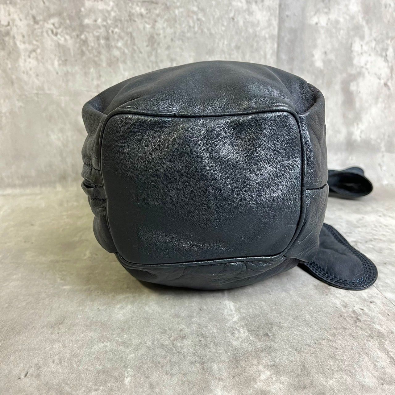 希少 LOEWE レザー ハンドバッグ ダークネイビー アナグラム刻印 
