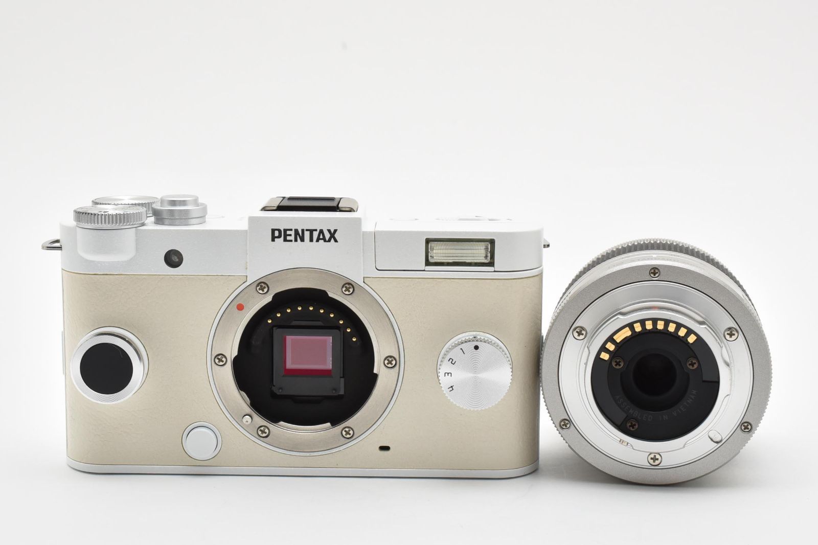 美品】PENTAX Q-S1 ミラーレス一眼 白 レザーカバー付き 人気カラー 美品】
