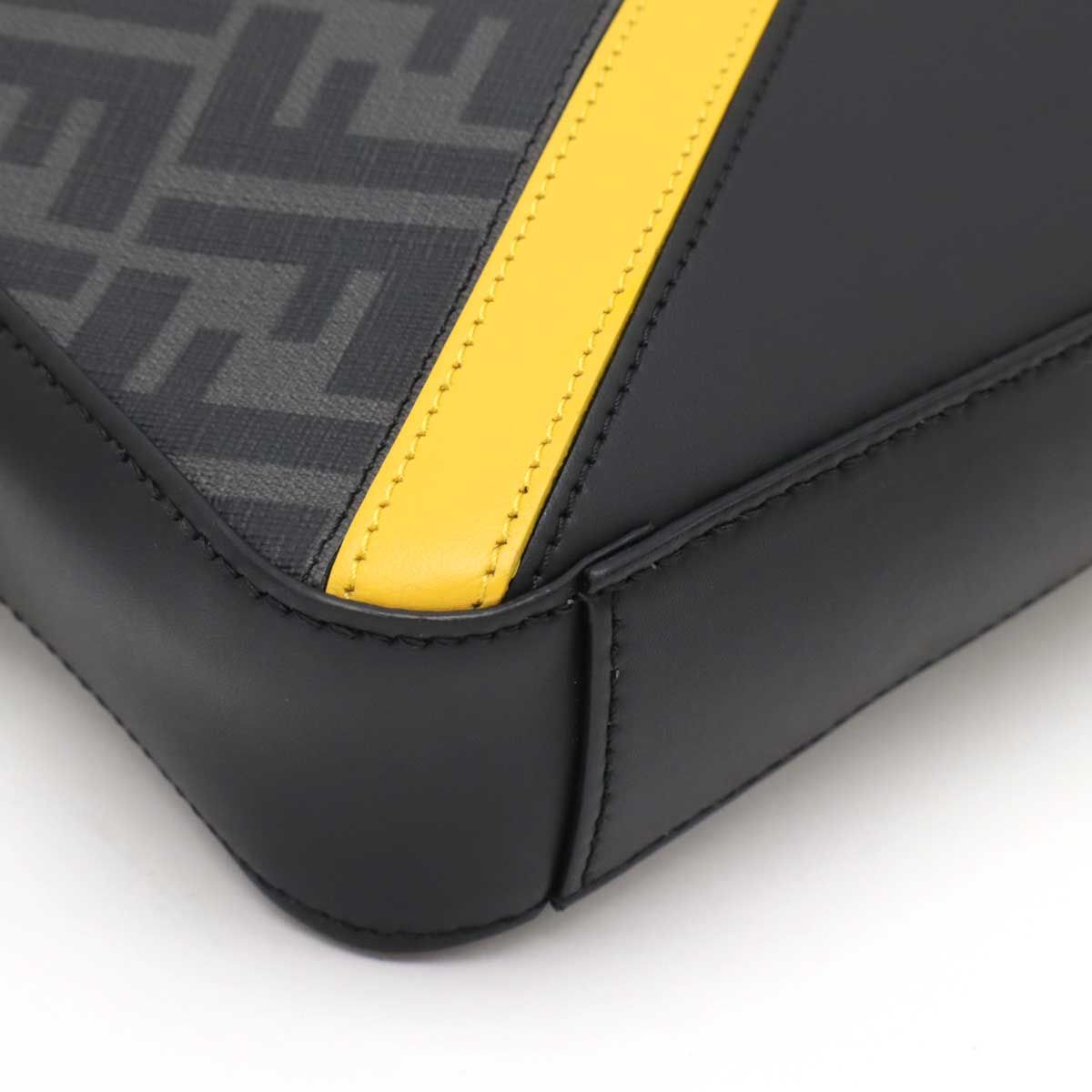 FENDI フェンディ ダイアゴナル ズッカ柄 カメラケース