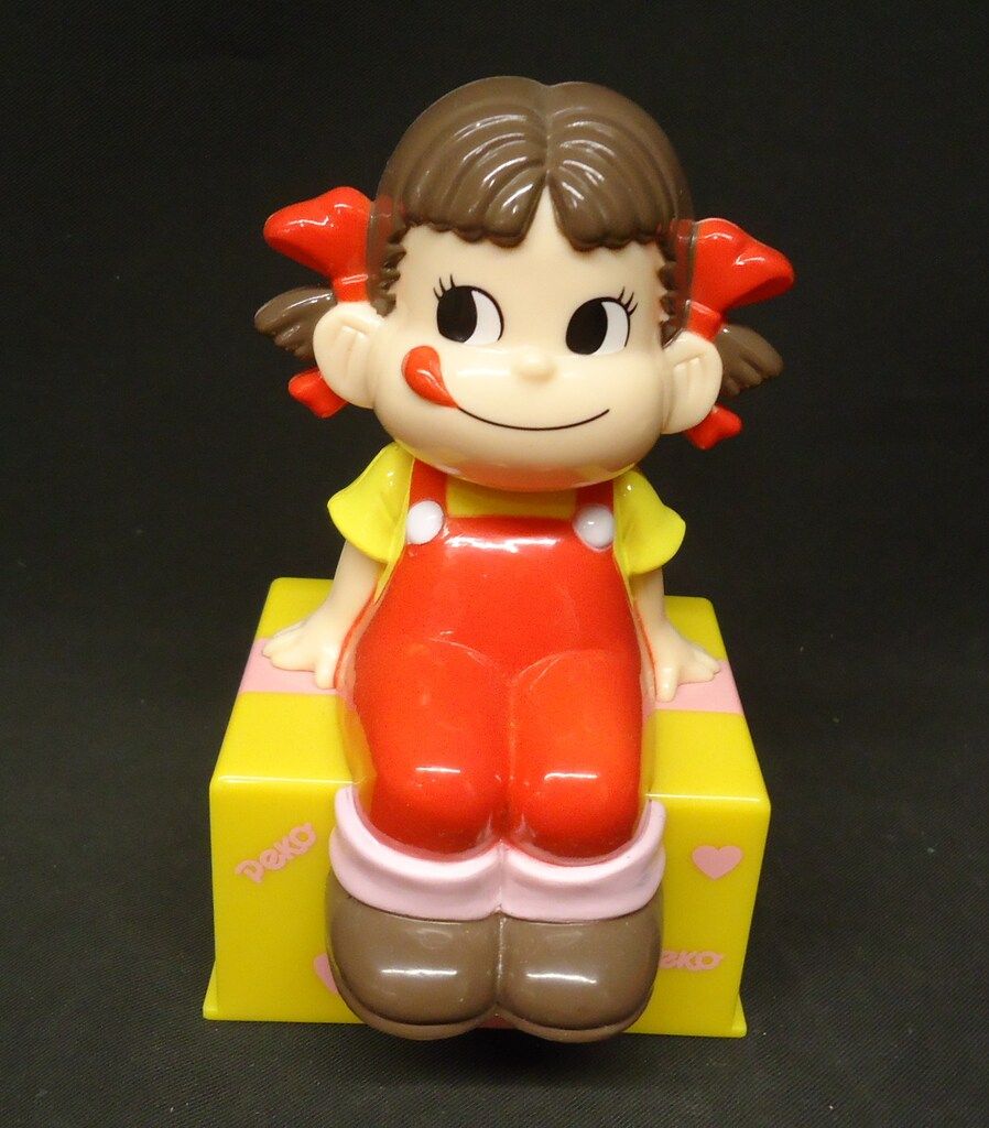 不二家 SAVINGS BANK ペコちゃんお座りプラ貯金箱 黄色 - メルカリ