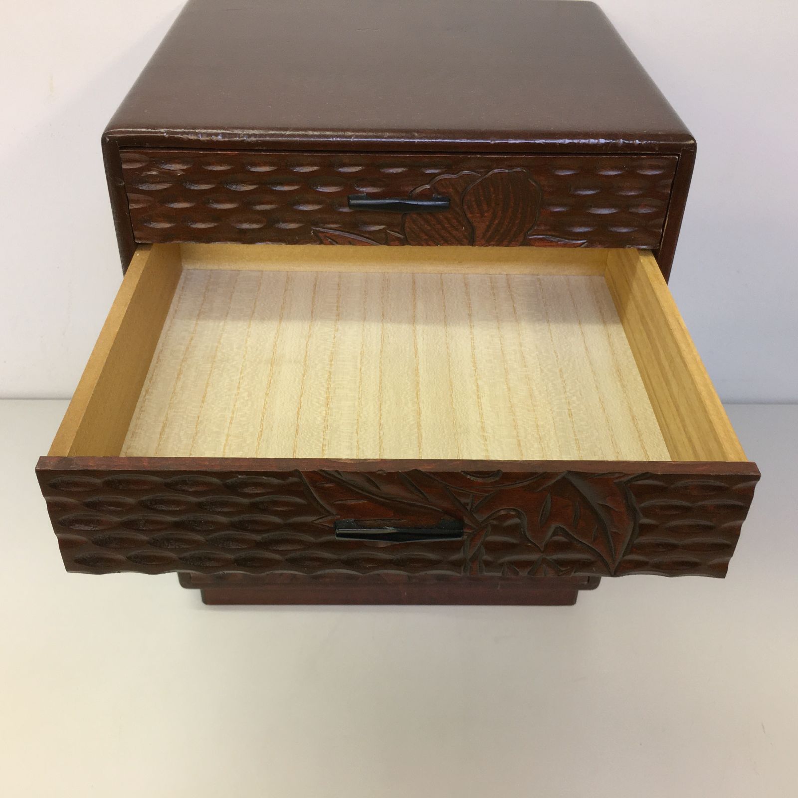 昭和レトロな木製アンティーク小型箪笥 4段引き出し 昭和レトロ 古家具