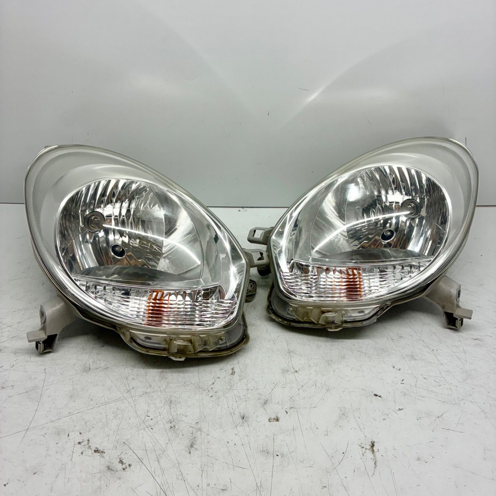 パッソ KGC30 トヨタ KGC15 ヘッドライトの中古品 kgc30 -パッソ 2026