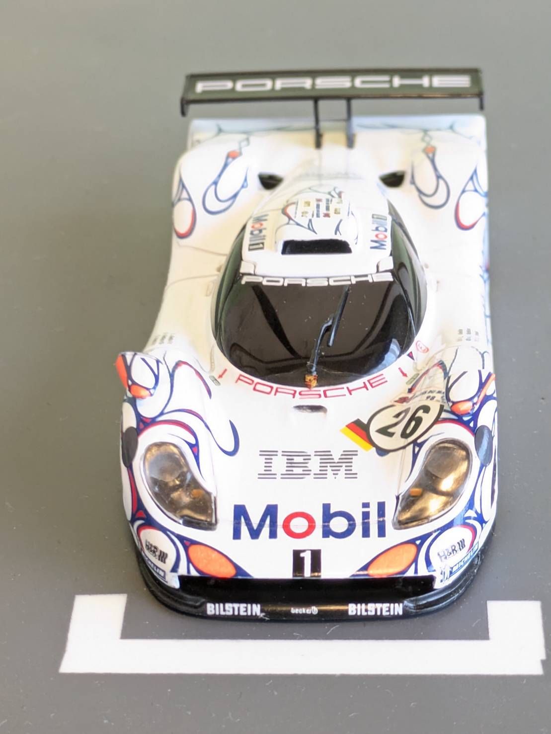 ル・マン優勝!! 1/43 ミニチャンプス ポルシェ911GT1 1998年