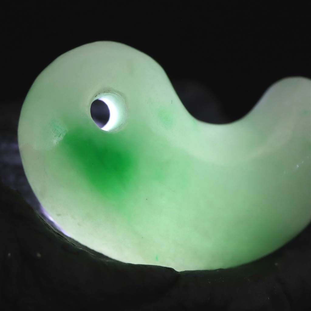 糸魚川翡翠 ヒスイ 小滝産 薄緑 22mm勾玉 ディレクトリカード付 4.54g