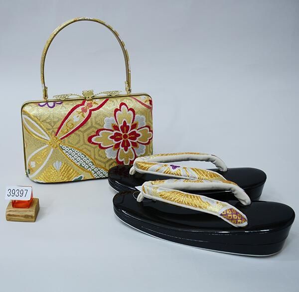 草履バッグセット 帯地 三段 フリーサイズ 24cm 金色×黒色 NO42682