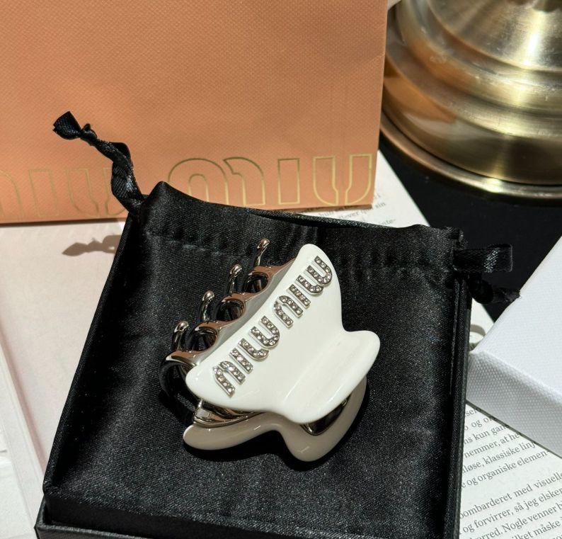 新品 レア エルメス ネックレス ケリーラリアット 黒 ブラック シルバー金具 新品 レア エルメス ネックレス ケリーラリアット 黒 ブラック