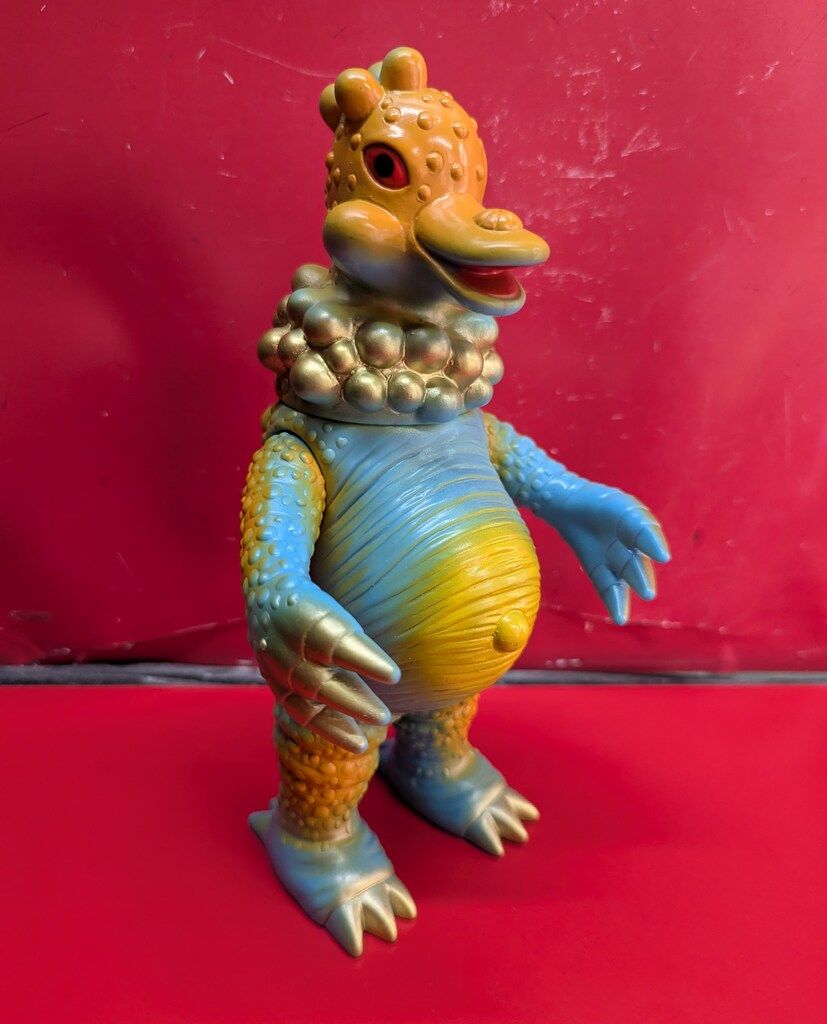 バンダイ B-CLUB 復刻版怪獣シリーズ ギガス 黄色成型 ソフビ ギガス