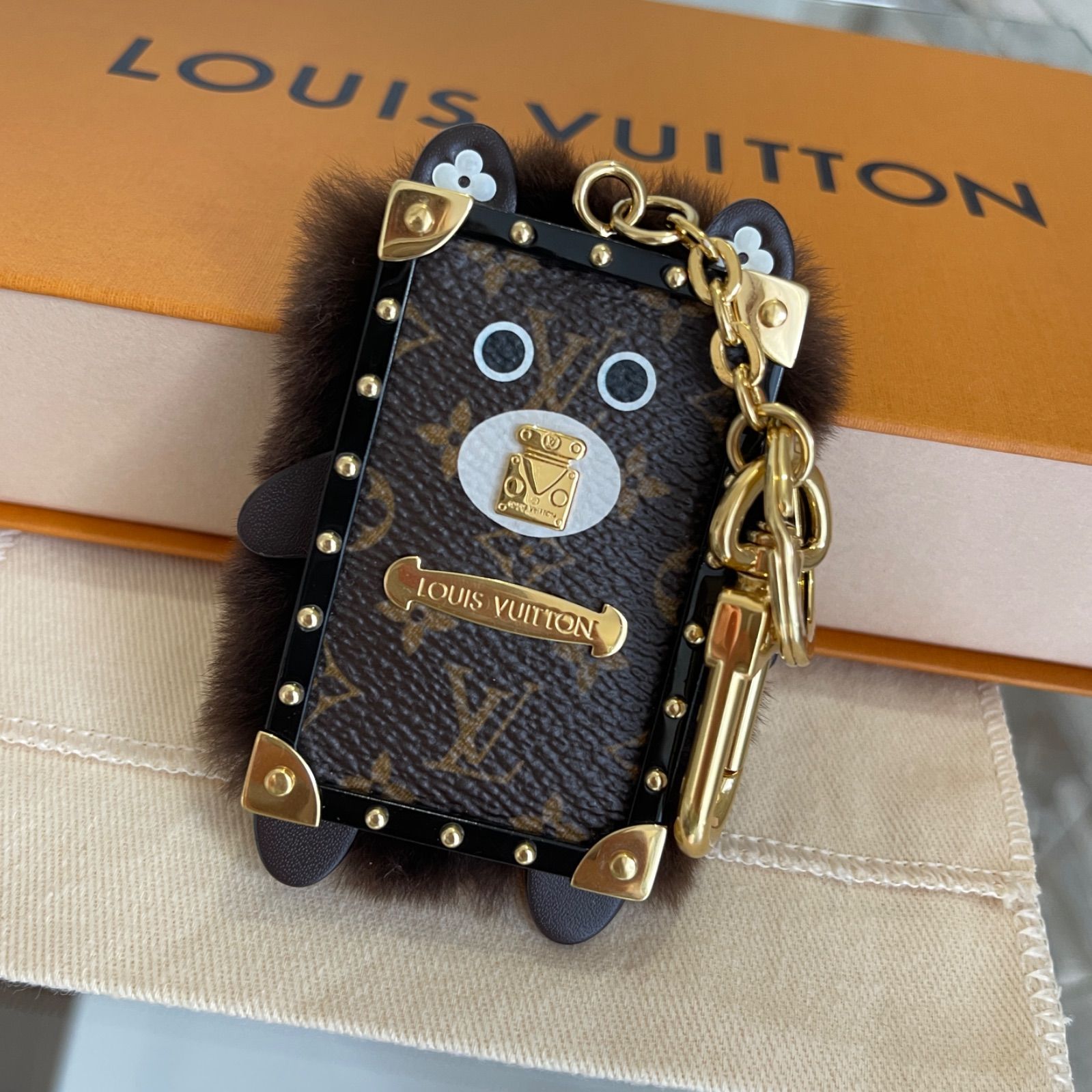 ルイヴィトン LOUIS 【レア】ヴィトンビジューサックワイルドファー