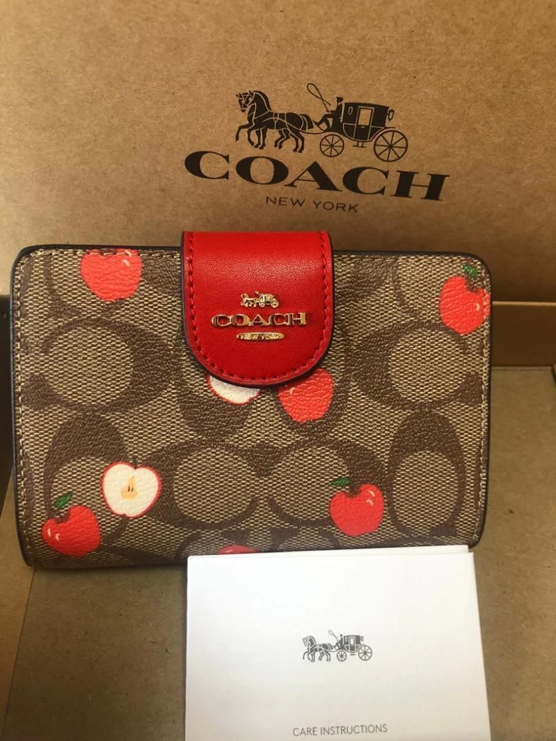 ✨COACH 二つ折り財布 レディース リンゴ柄 C4117✨【匿名配送 