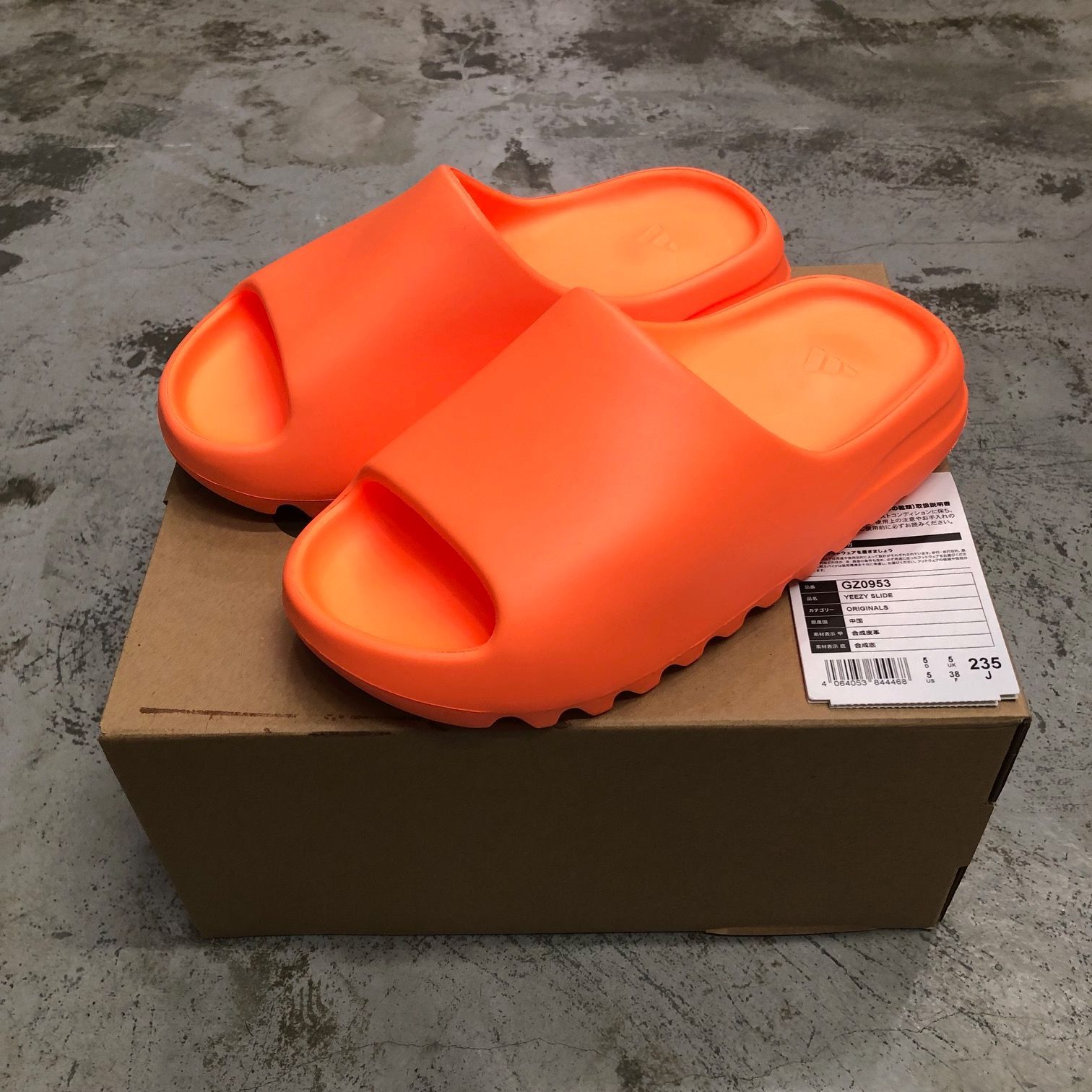 国内正規 adidas YEEZY SLIDE Enflame Orange イージースライド エンフレイムオレンジ アディダス イージー  GZ0953 オレンジ 23..5cm 71363A6 - メルカリ