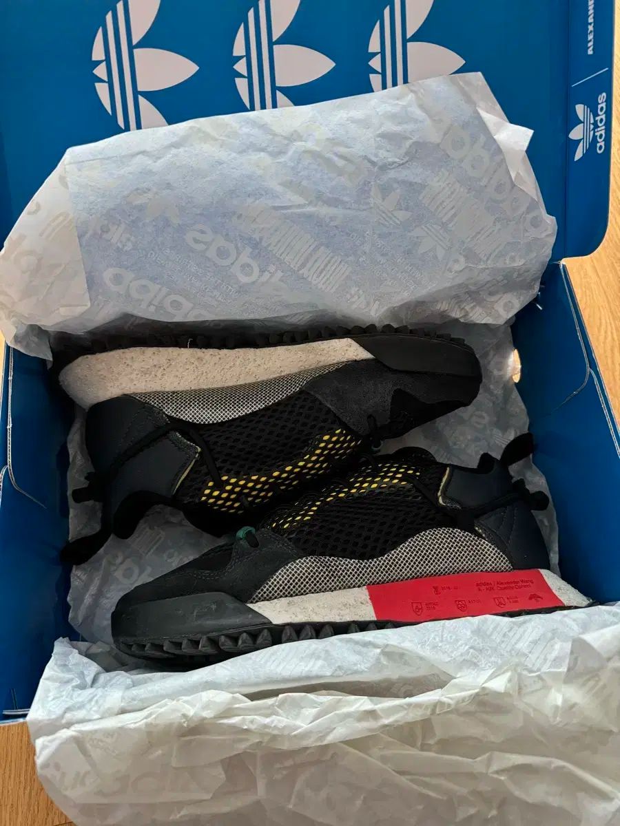 【雷市場（ポンジャン）商品韓国直送】 adidas(アディダス) ナアレクサンダー 王 245