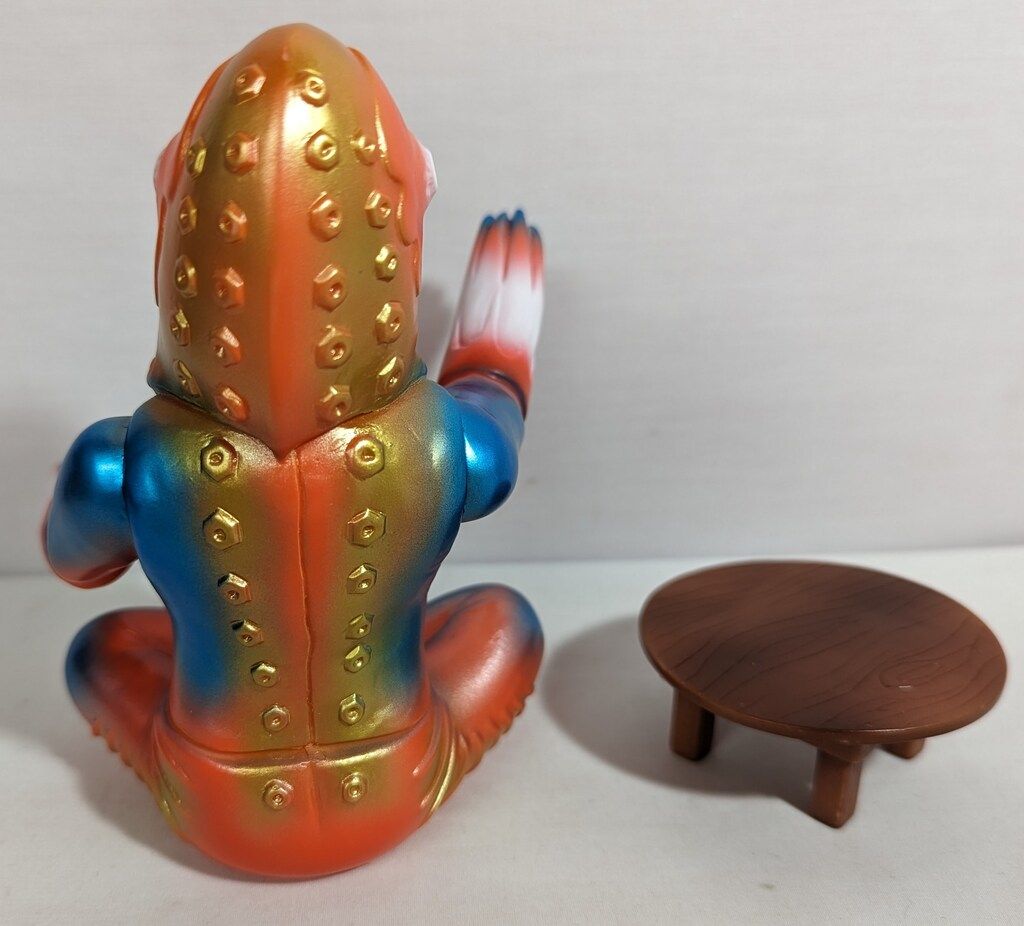 ソフビ　メトロン星人ちゃぶ台付きレッド　ブルマァク 怪獣シリーズ ブルマァク BULLMARK ソフビ メトロン星人 ちゃぶ台 ブルマァク