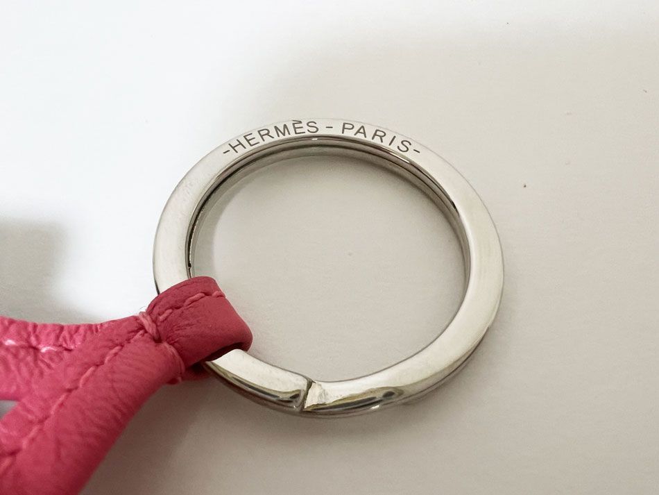 【新品未使用】エルメス　カルメン　ウノドス　ローズアザレマラカイト HERMES エルメス カルメン ウノ ドス キーホルダー バッグチャーム