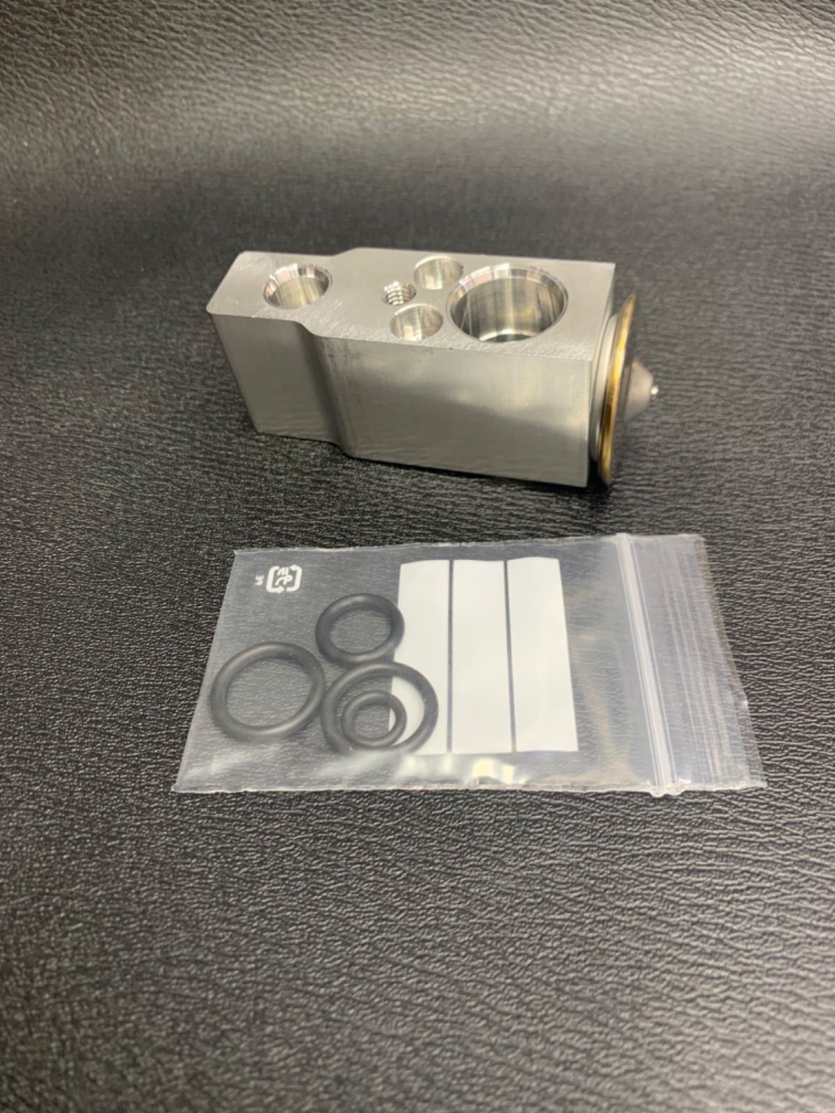 送料込☆ エキスパンションバルブ スバル サンバー系 73531TC000