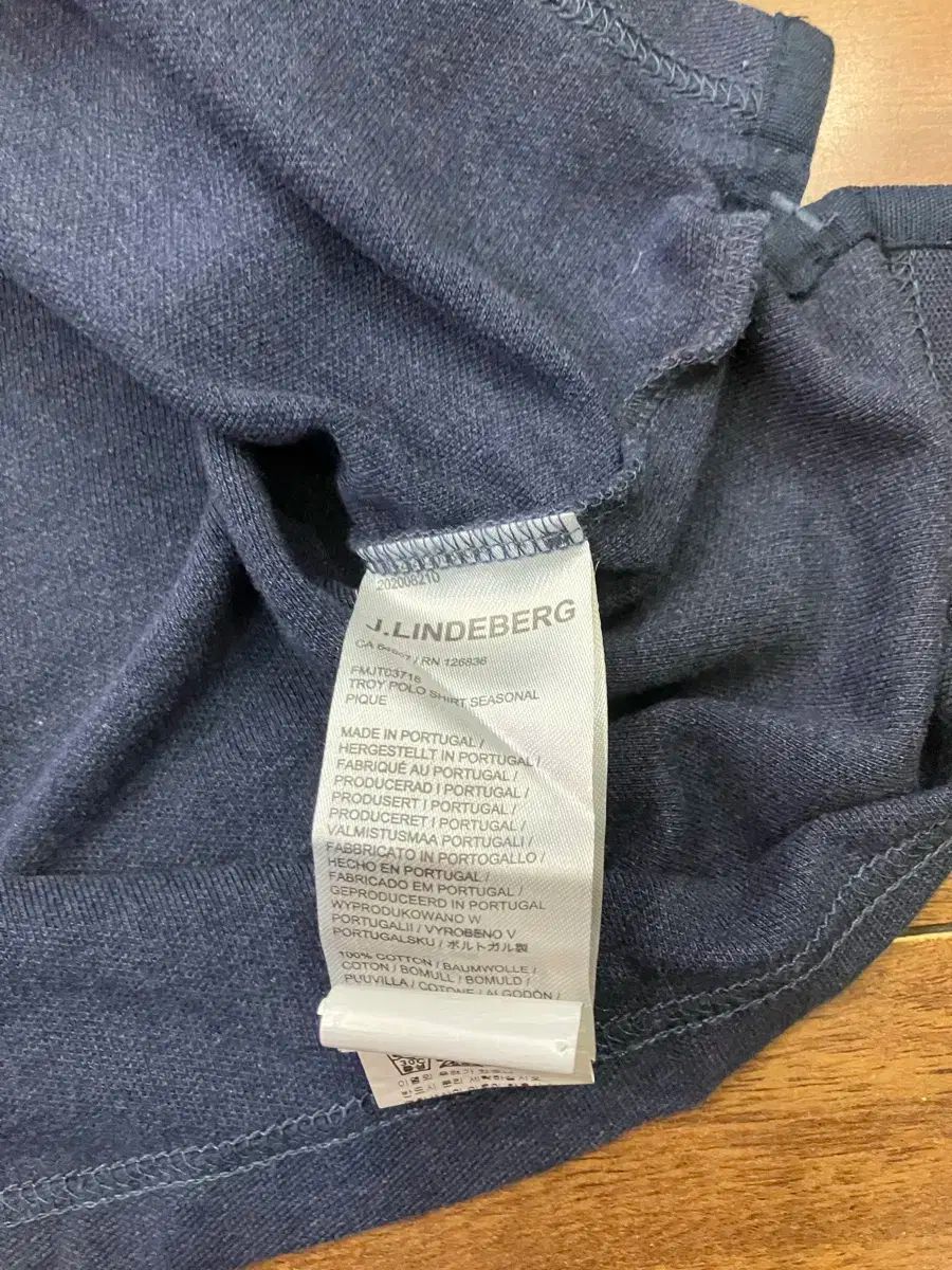 襟付きTシャツ