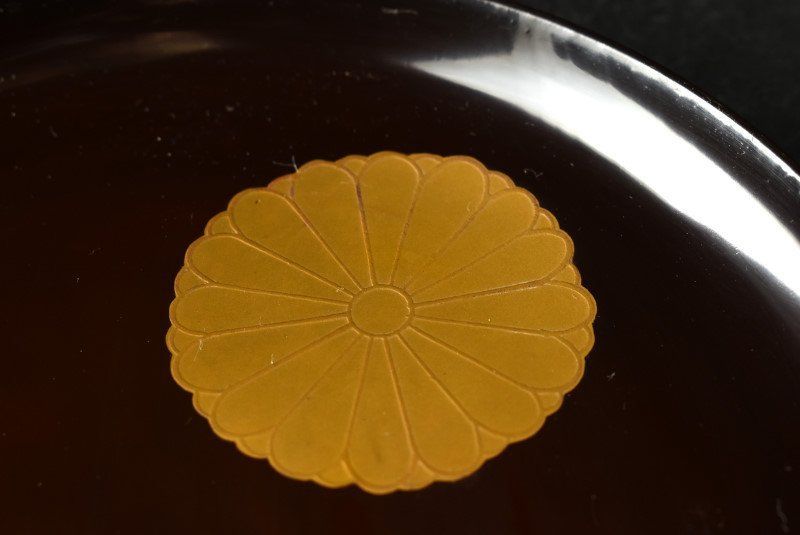 十六葉菊文蒔絵