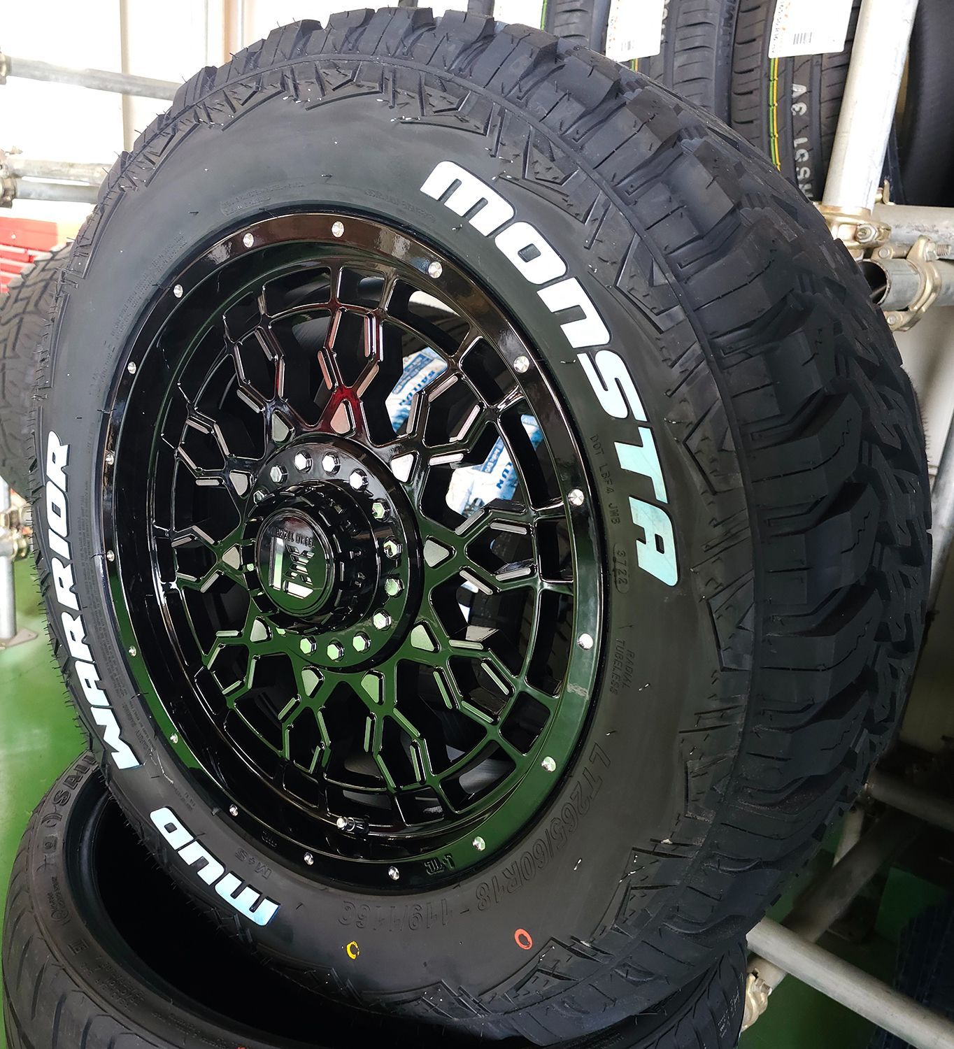 大人気商品！！ プラド(TZ-G含) ハイラックス FJ MONSTA モンスタ マッドウォーリアー 265/60R18 285/60R18  18インチ LEXXEL PreDator プレデター - メルカリ