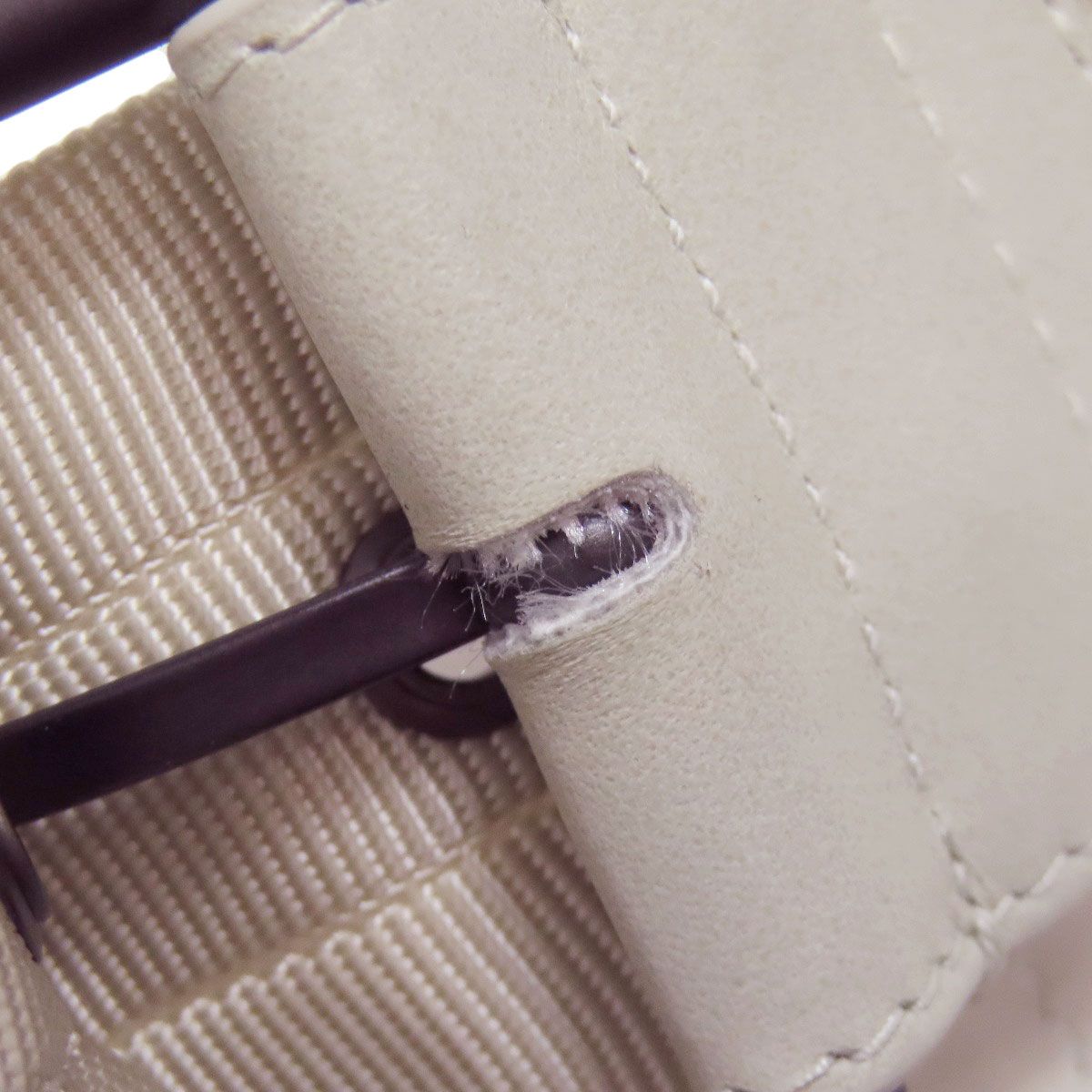 イントレチャート ボディバッグ