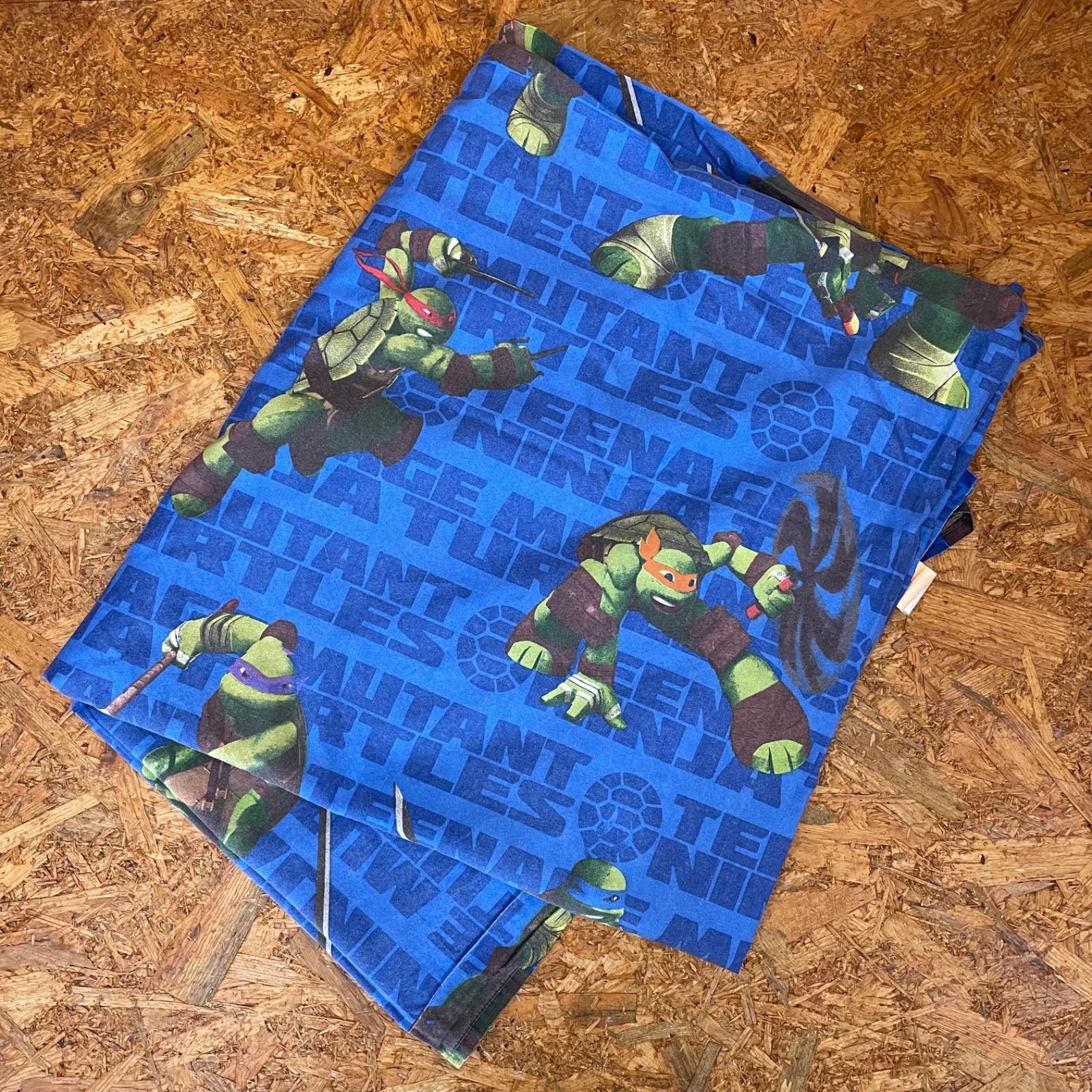 【2】ミュータント タートルズ フラットシーツ ベッドシーツ 布団カバー Teenage Mutant Ninja Turtles 海外 USA ファブリック 布 生地 ハンドメイド 素材 材料