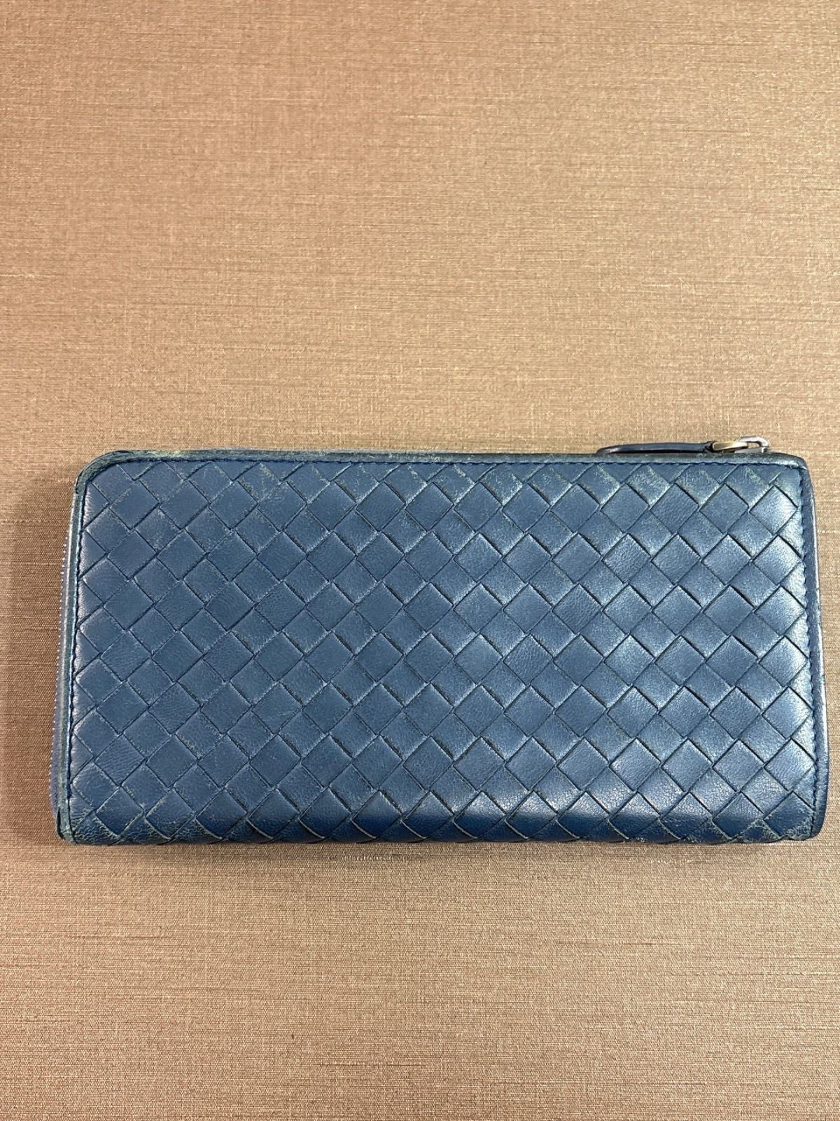 ボッティガヴェネタイントレチャート ラウンドファスナー長財布 ネイビー