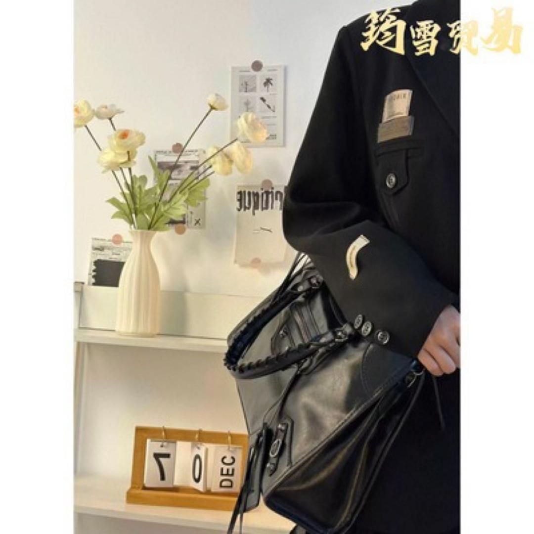 バッグ archive city leather 2way hand bag y2k 即発】2way city bag y2k black 00s archive - メルカリ