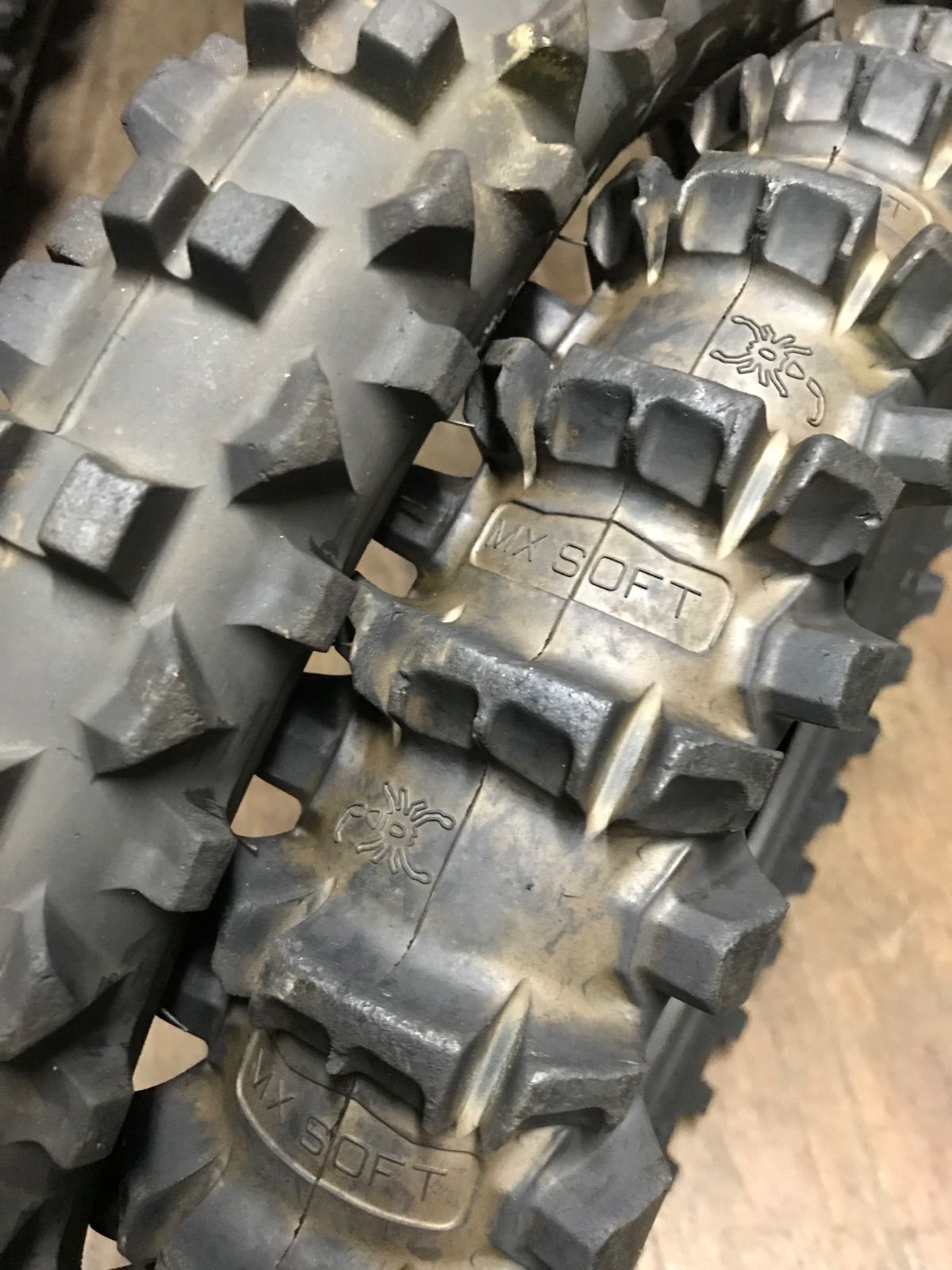 ピレリ MX32 70/100-19 MXSOFT 90/100-16 前後セット！MO32 Pirelli