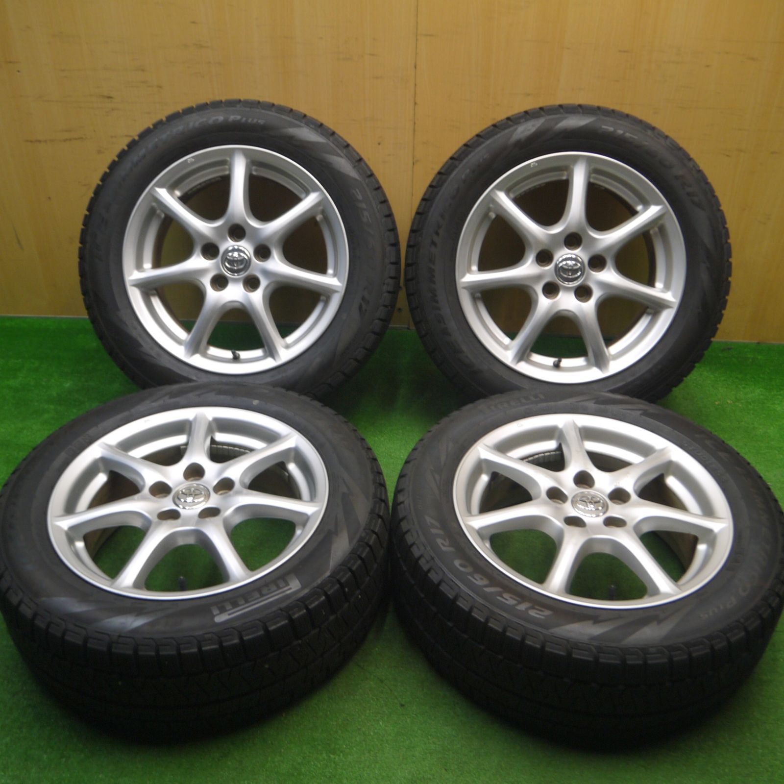 送料無料] バリ溝！8.5分☆トヨタ 50系 エスティマ 純正 215/60R17 