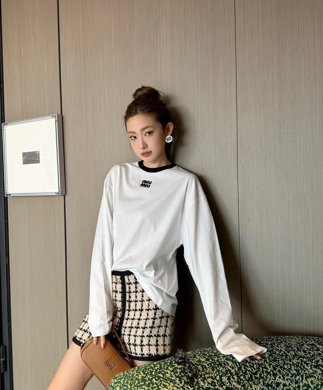 アルファベット刺繍ネックパッチワーク長袖Tシャツ