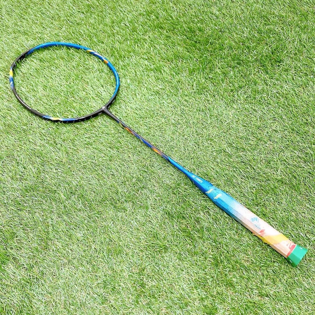 超美品 YONEX ASTROX 77 PRO バドミントンラケット 4UG5｜Yahoo