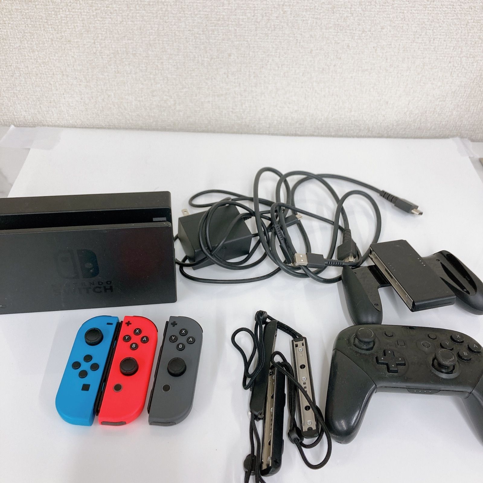 ●【通電確認済み】Nintendo Switch 本体 コントローラー、ケーブルセット【ゲーム機本体】
