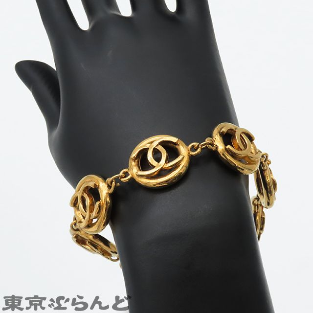 CHANEL ゴールド ブラック チェーンブレスレット 希少】シャネル チェーンブレスレット マトラッセ ロゴプレート