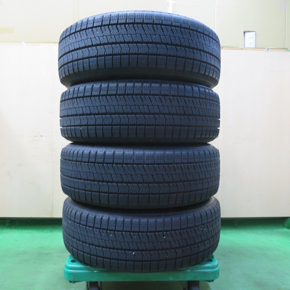 バリ溝！21年！キレイ！9分☆スタッドレス 215/60R17
