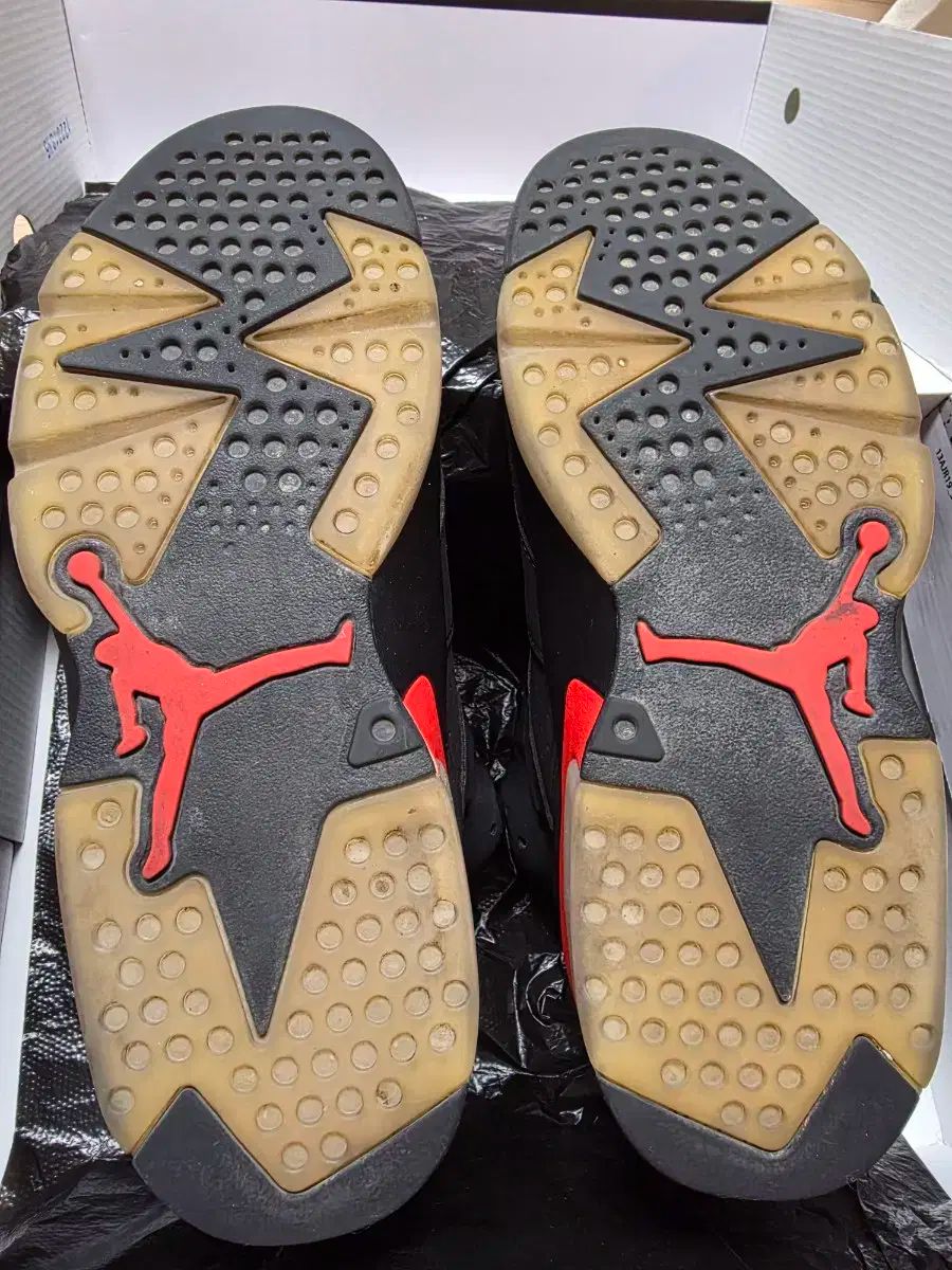 ナイキ ジョーダン 6 ブラック インフラレッド 2019