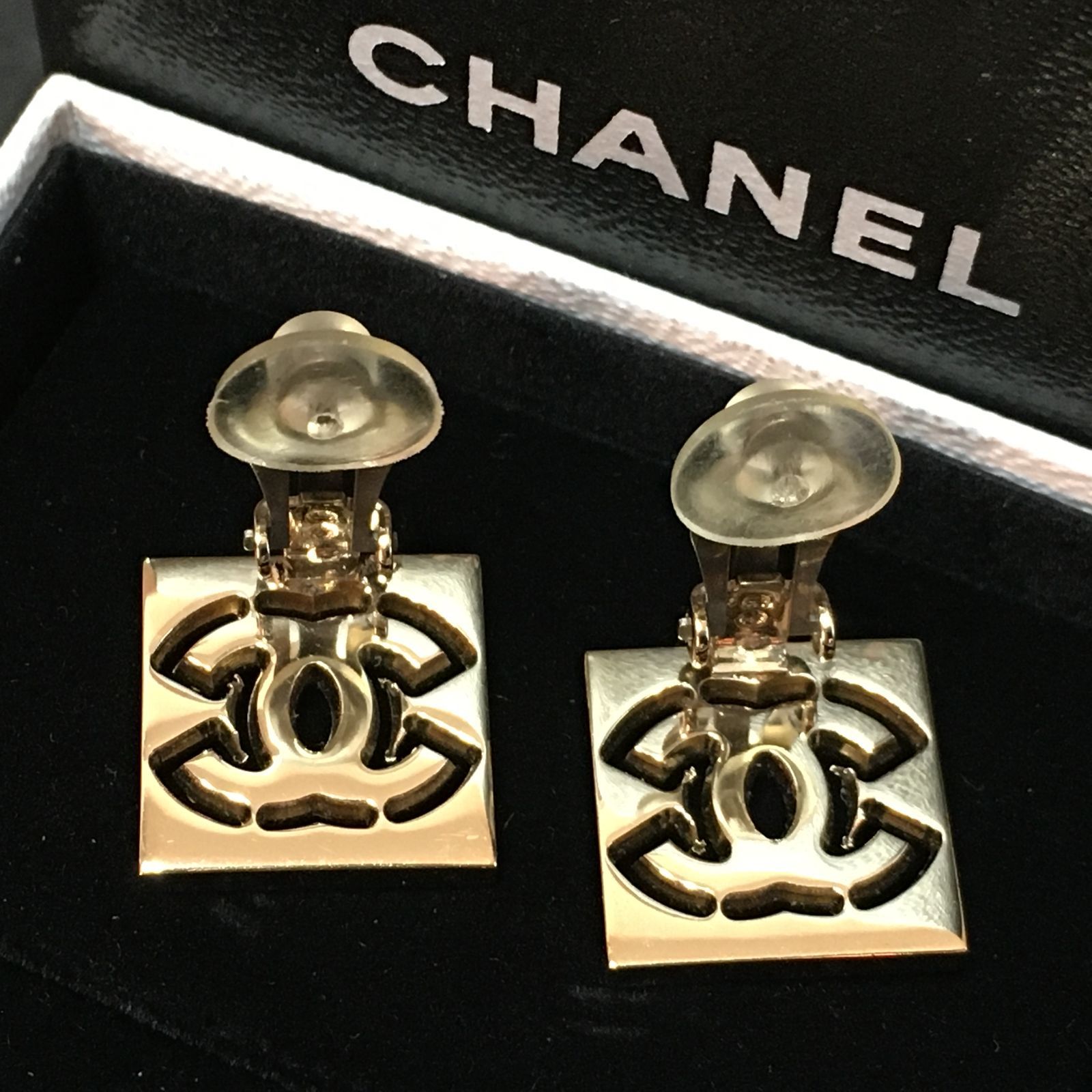 CHANEL シャネル CC ピンク ラインストーン イヤリング - メルカリ 