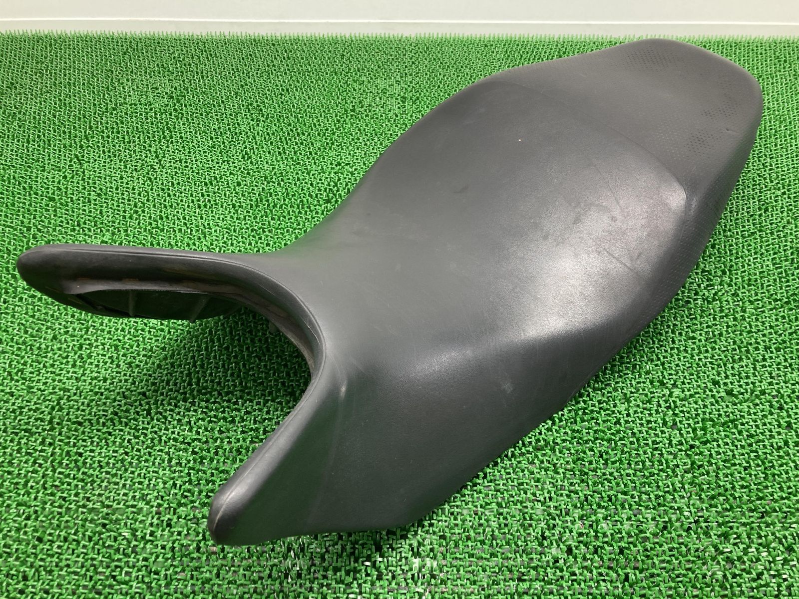 ホーネット250 シート KEA ホンダ 純正 中古 バイク 部品 MC31 HORNET250 修復素材に 品薄 希少品 車検 Genuine
