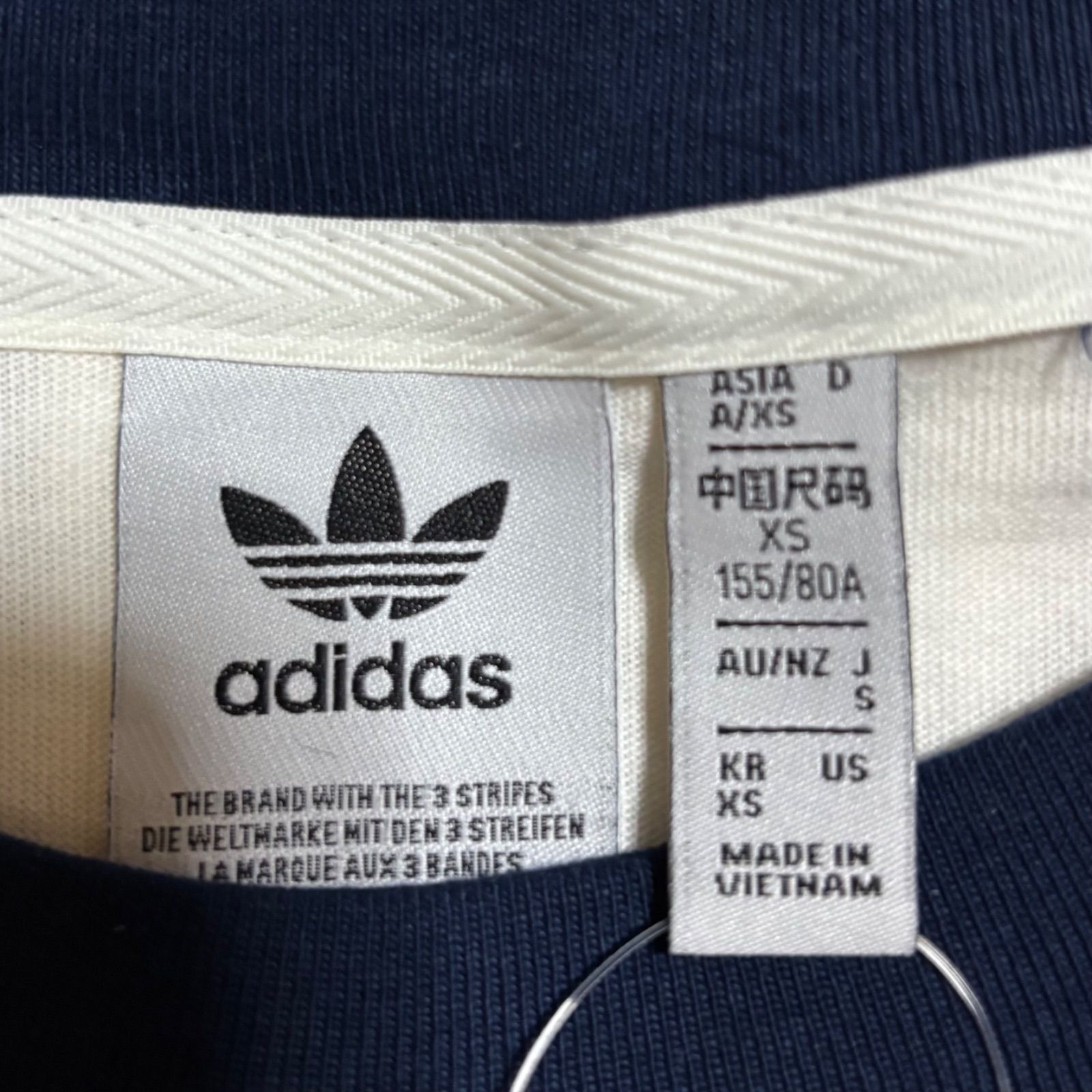 新品S⭐️adidas リニア グラフィック カリTシャツ ホワイト×ネイビー