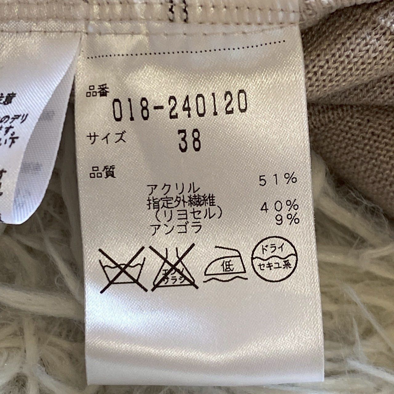 グレー