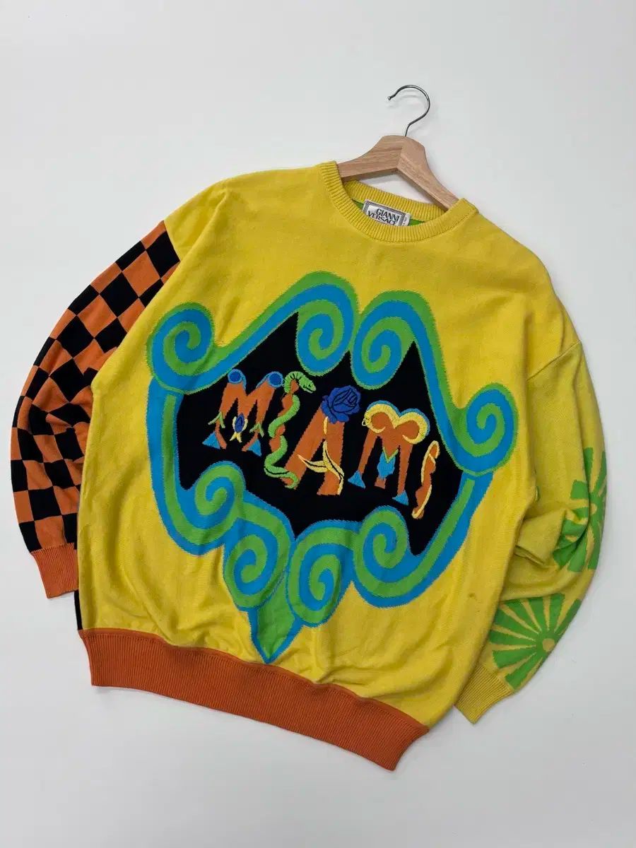 Gianni Versace Versace(ヴェルサーチェ) 90s マルチカラー 刺繡 ロゴ