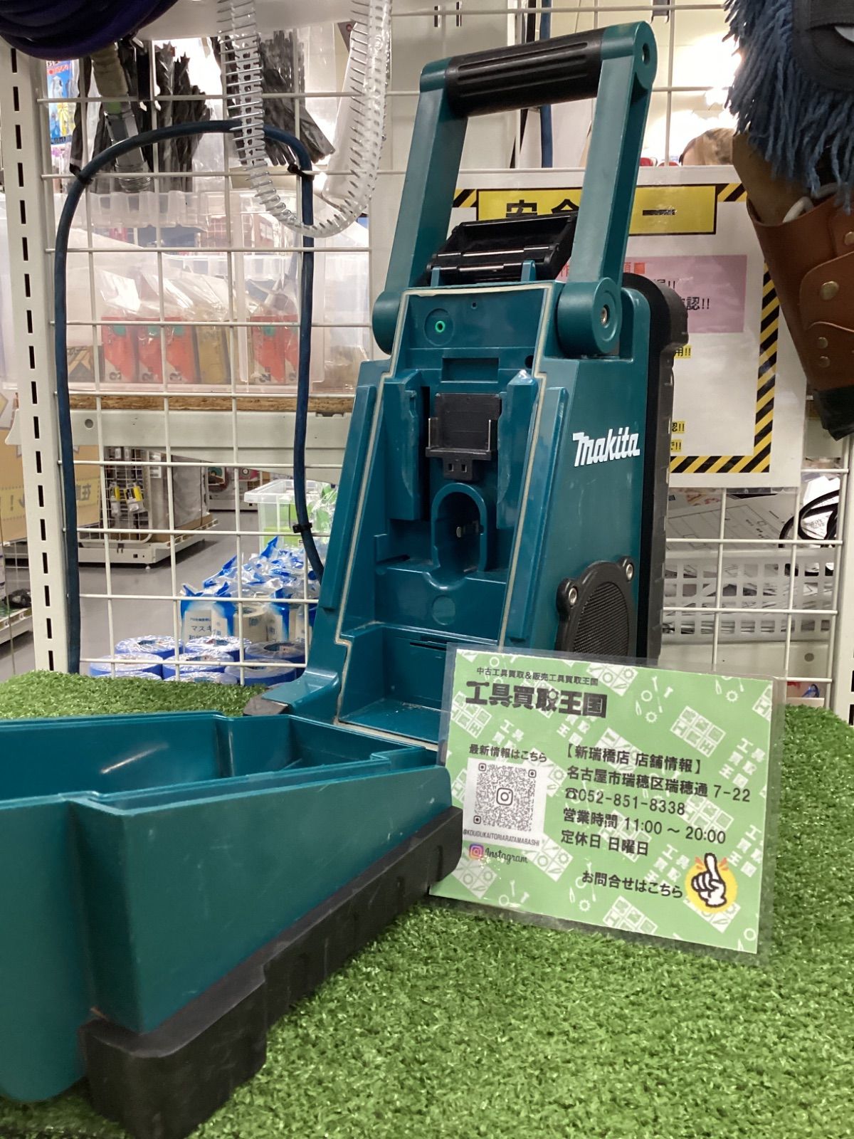 B】makita(マキタ) 充電式ラジオ (本体のみ) MR100