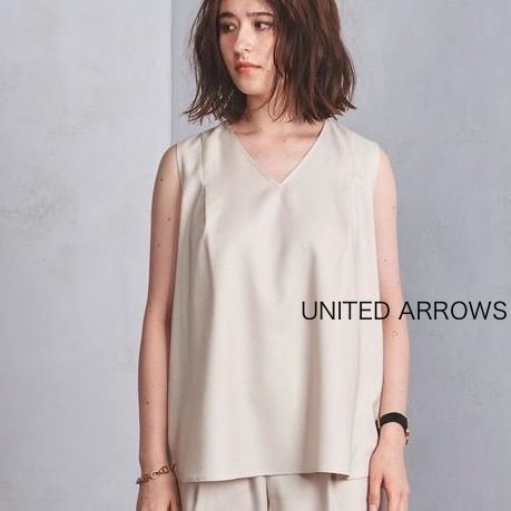 UNITED ARROWS UBCS タック Vネックノースリーブブラウス - メルカリ
