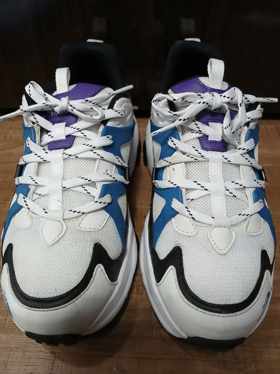 THE NORTH FACE ザノースフェイス スニーカー ホワイトウェーブソード トレッキングシューズ 260mm