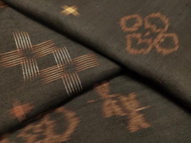 平和屋着物○国指定重要無形文化財 本場久米島紬 手織 絣花文 正絹  