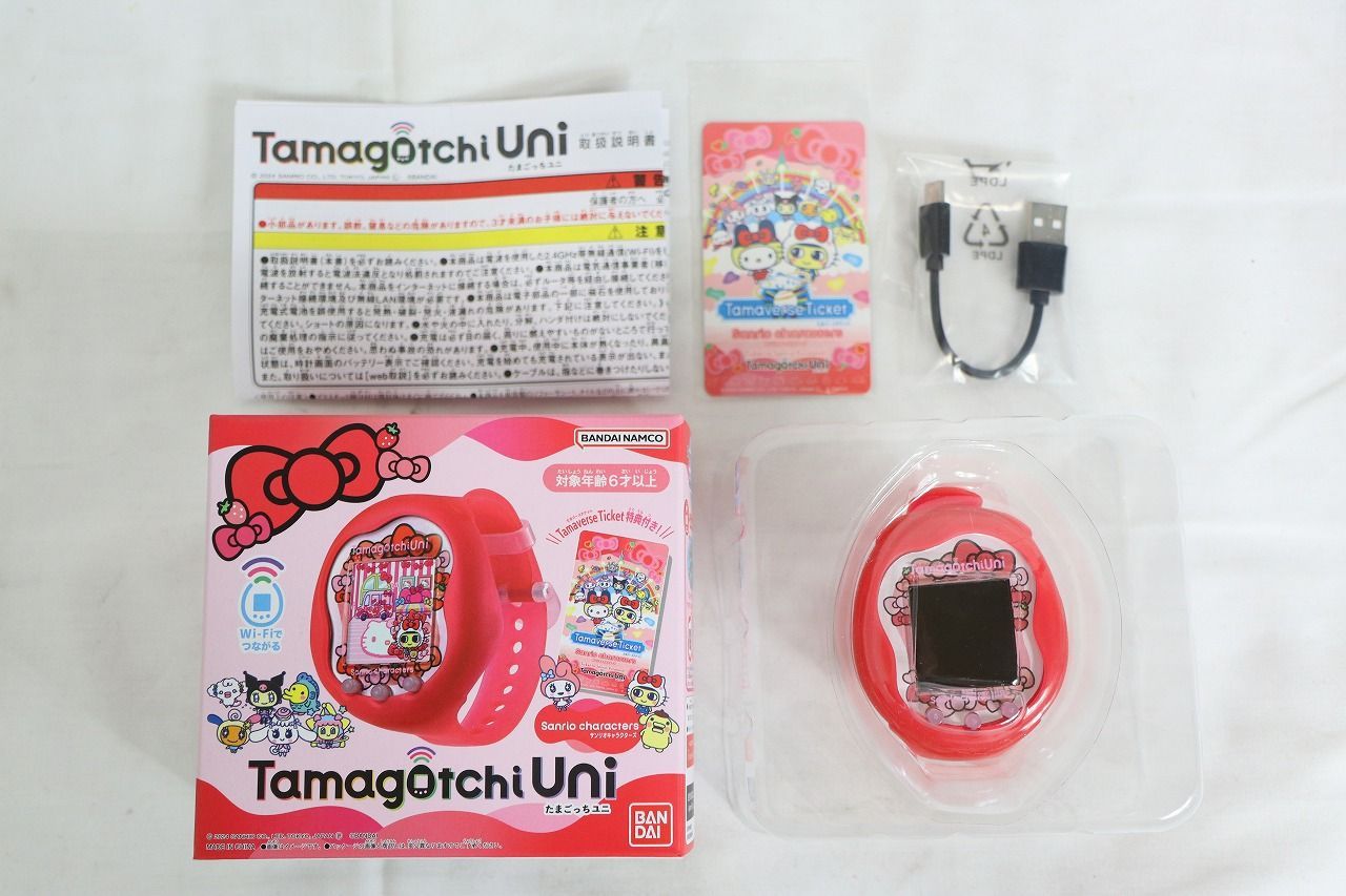 BANDAI バンダイ Tamagotchi Uni たまごっちユ二 サンリオキャラクターズ レッド