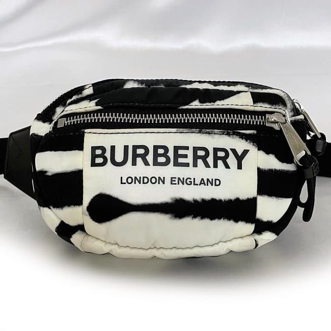 BURBERRY ボディバッグ ホワイト BURBERRY（バーバリー） ショルダーバッグ ML DUFFLE XS EKN クロス