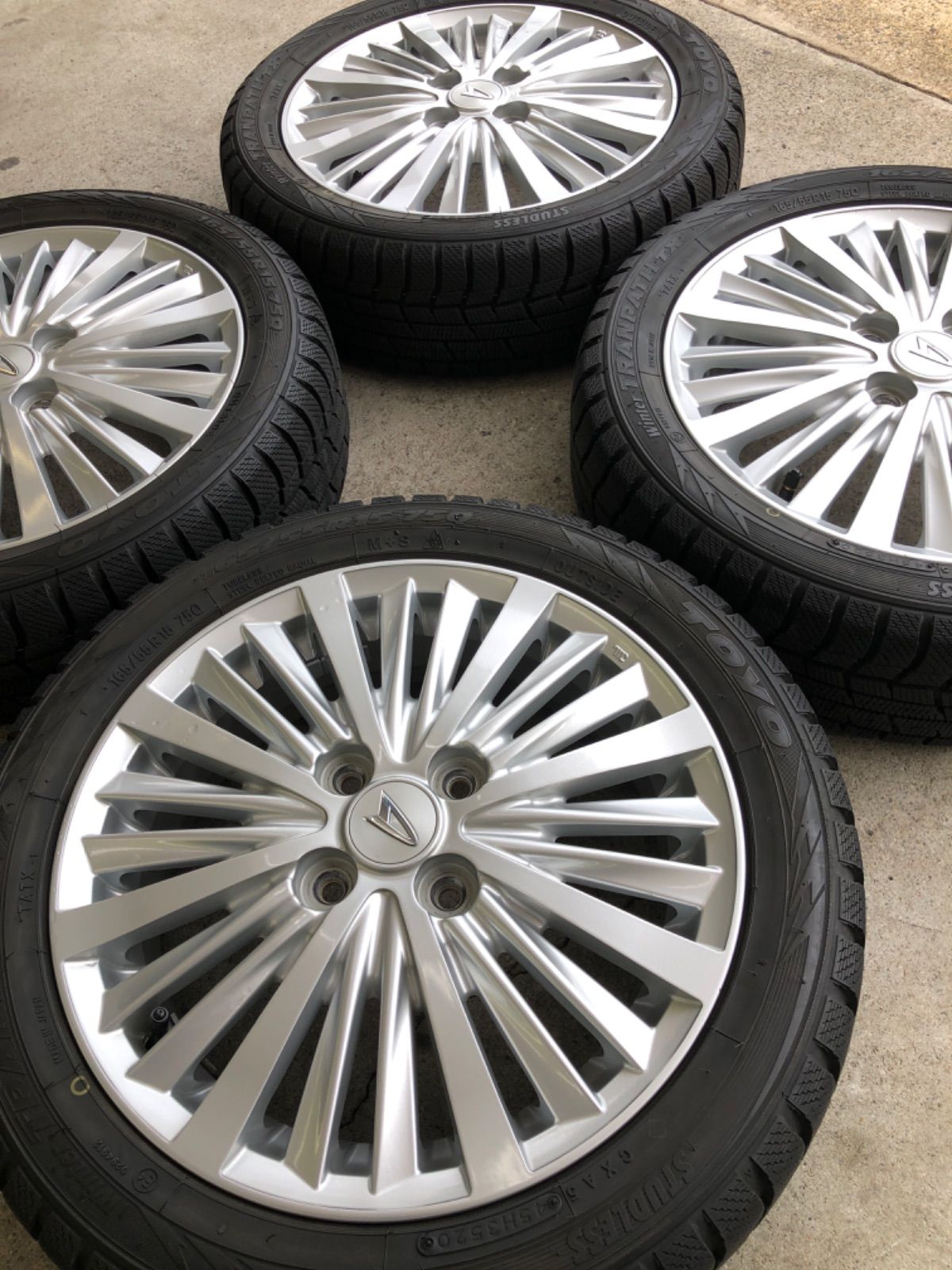 ダイハツタントカスタム純正15インチ アルミスタッドレスタイヤ